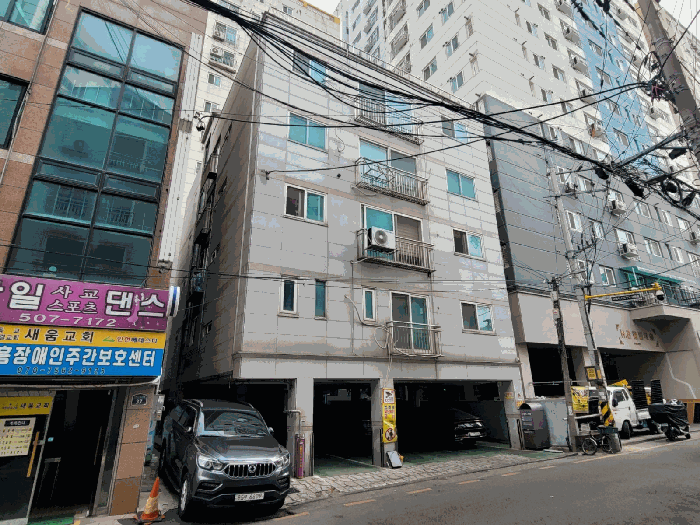 본건 건물 외관 사진