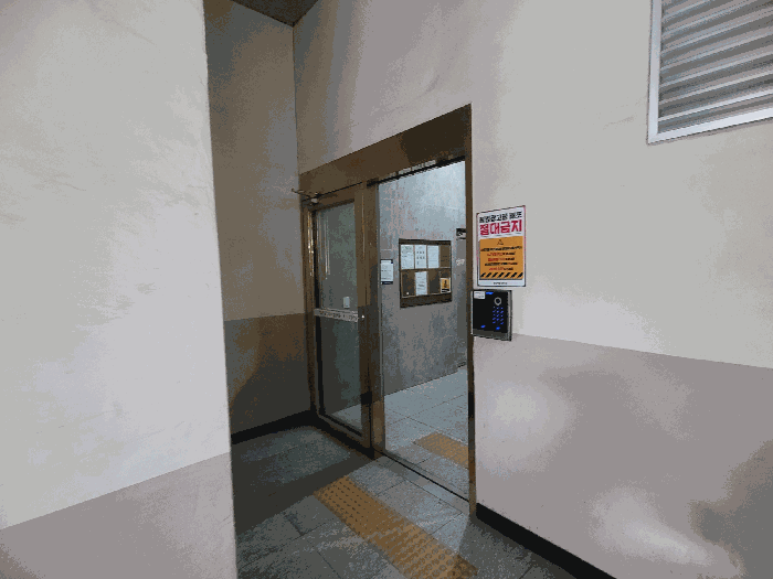 출입구전경