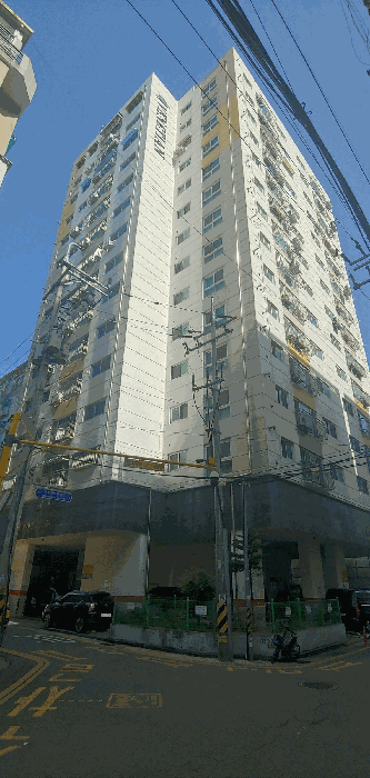 본건 소재 건물 전경