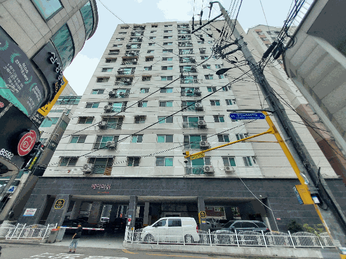 본건 소재 건물 전경