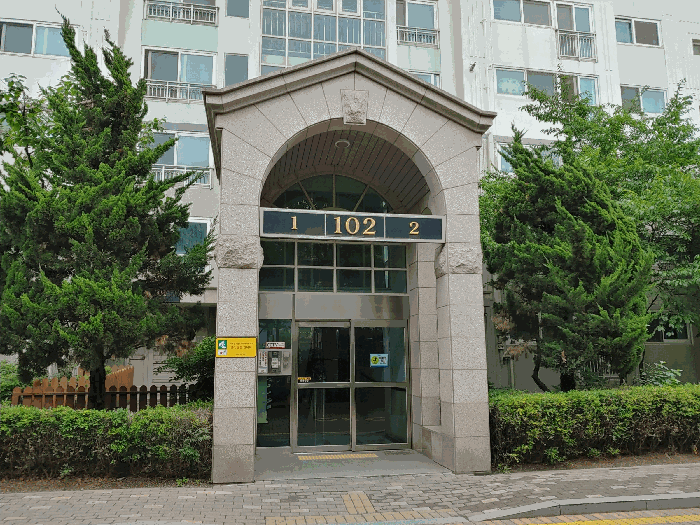 1층 공용출입구 전경