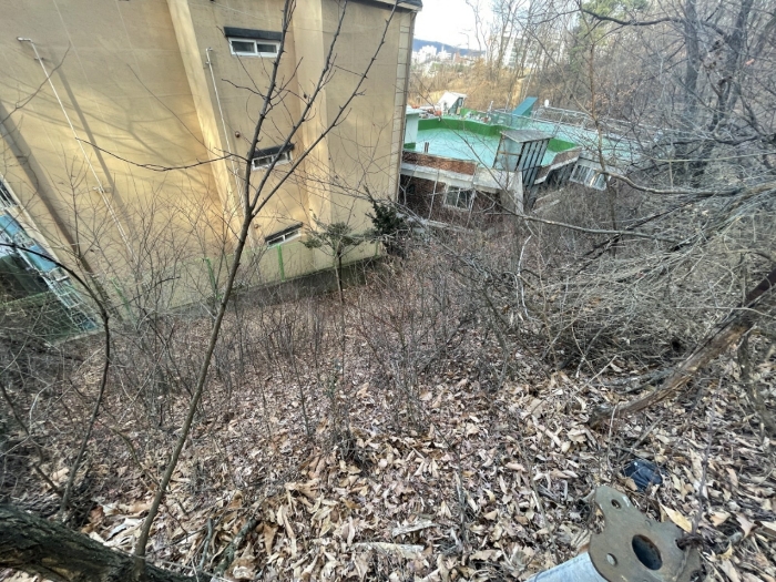 <본건 남측 전경>