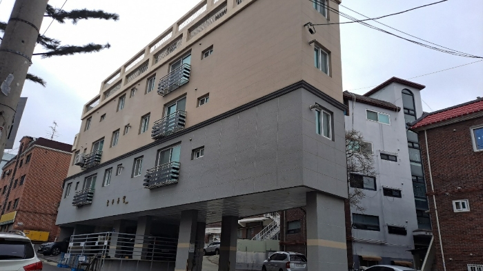 남서측에서 본 전경