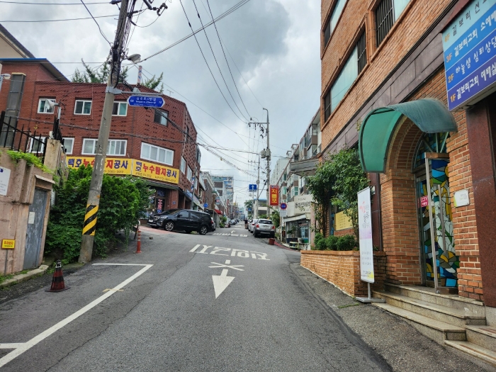 동측 도로변 전경
