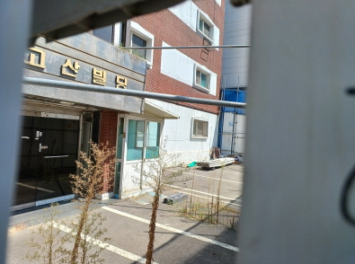 건물 입구