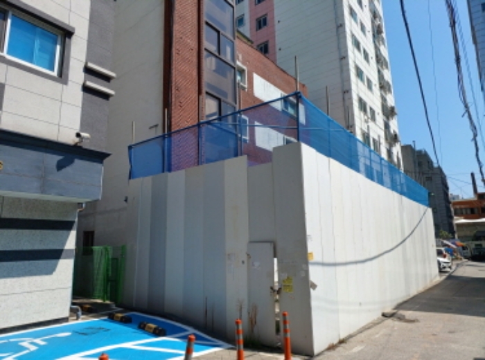 휀스 출입문