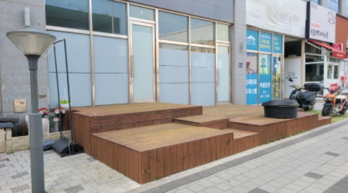 출입문 2