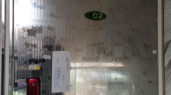 102호 개별현관문