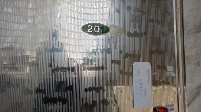201호 개별현관문