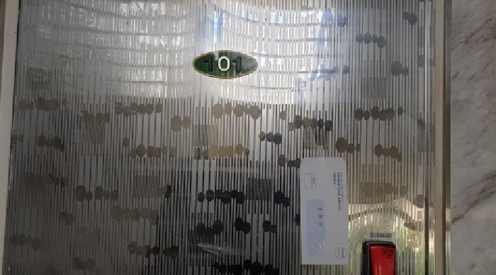 101호 개별현관문