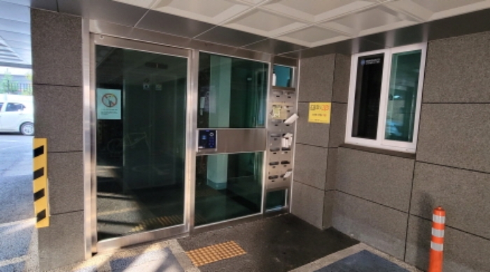공동현관문
