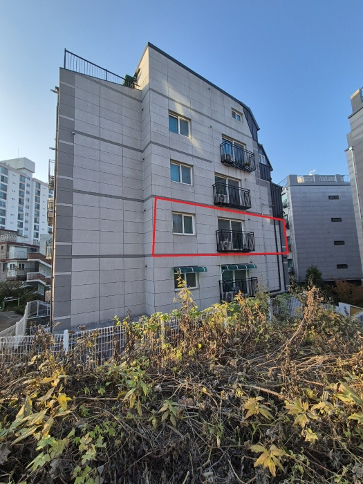 남동측에서 본 전경