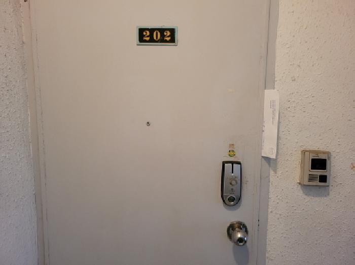 현관문
