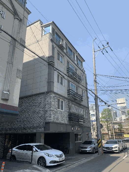 대상물건 소재 건물 전경