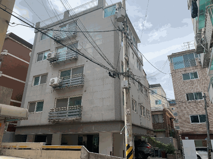 대상물건 소재 건물 전경