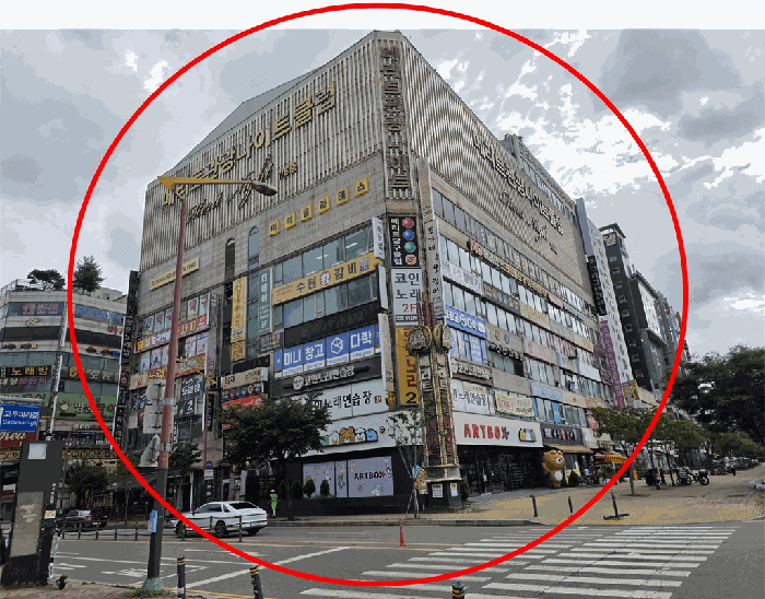 본건 전경 : 「남서측」에서 촬영