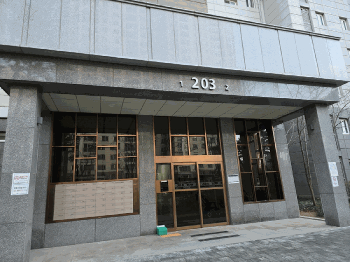 출입구 전경
