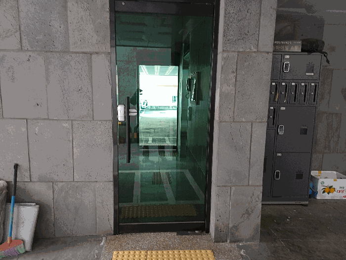기호(4) 외부 출입구