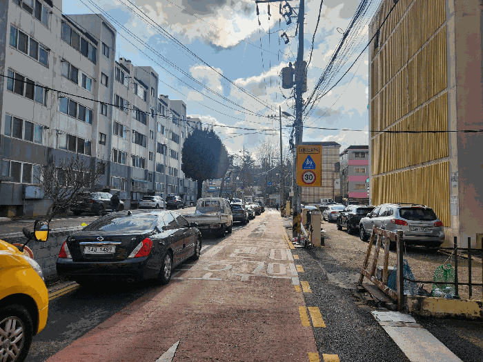서측 도로변 전경