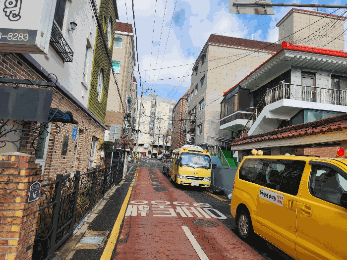 서측 도로변 전경