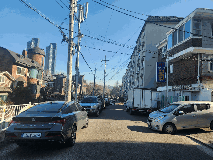 북측 도로변 전경