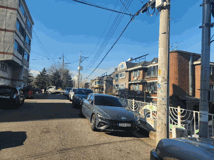 북측 도로변 전경