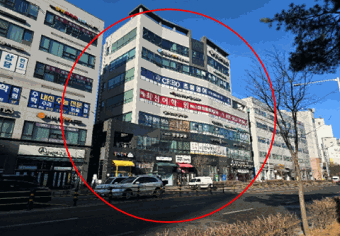 대상물건이 속한 건물 전경 - 남측에서 촬영