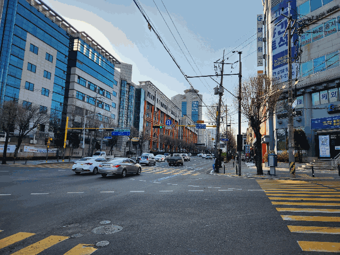 동측 인근 대로변 전경