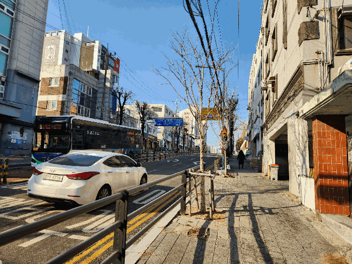남측 도로변 전경