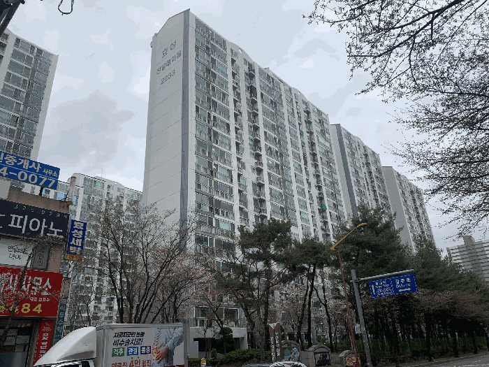 대상물건 소재 건물 전경