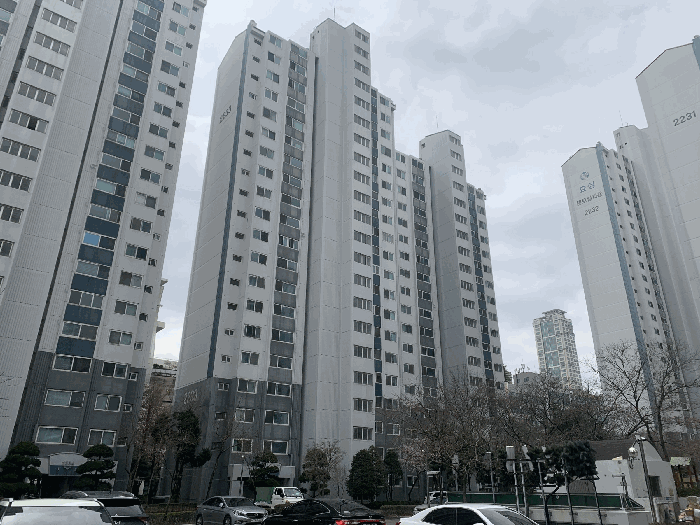 대상물건 소재 건물 전경