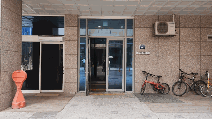 < 1층 출입구 >