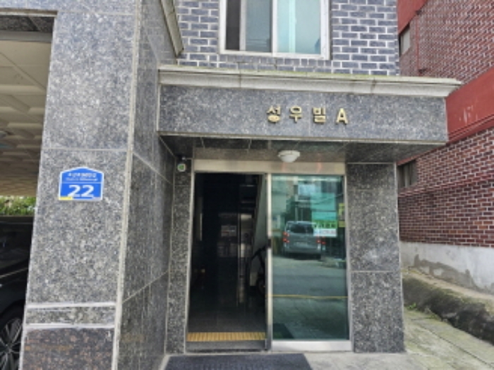 공동 출입구(현황 A동 표시가 있음)