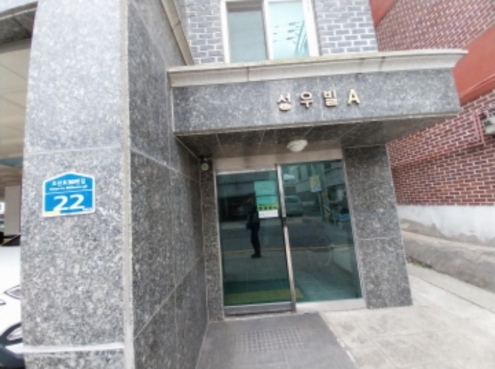 공동 출입구(A동 표시 있음)