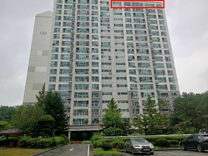 133동 (본건 : 18층 1801호) 전경.(남동측에서 촬영)
