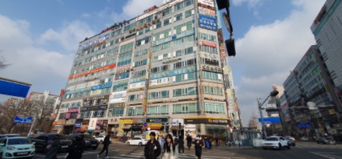 해당 점포 건물 전체 전경