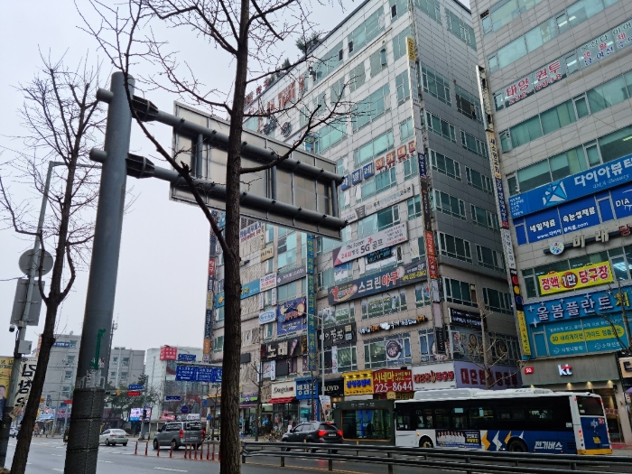 본건 북동측에서 촬영