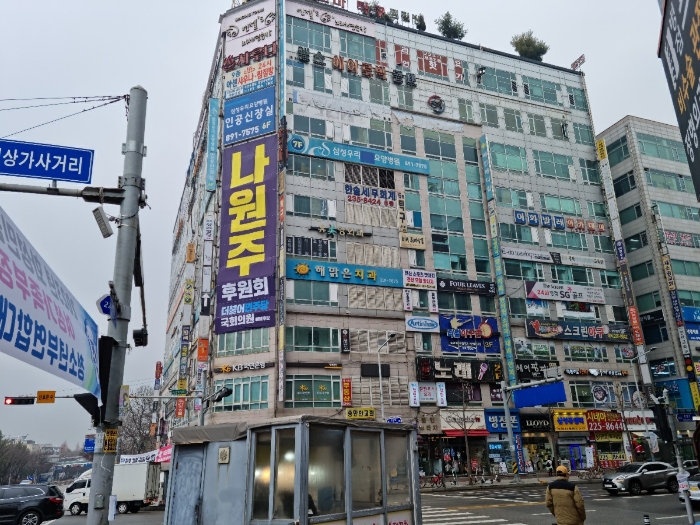 본건 남동측에서 촬영