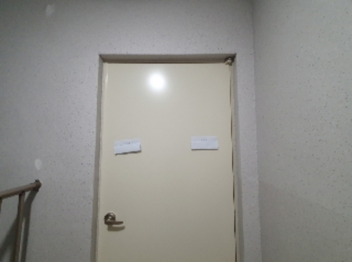 2층 출입구1
