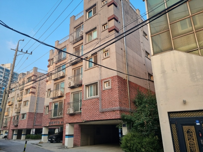 본건 남서측에서 촬영