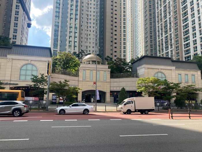 건물 전경
