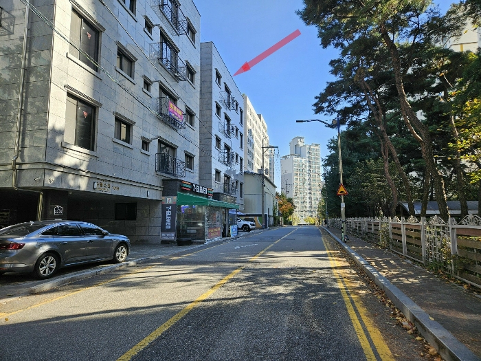 본건 주위환경 (본건 남서측 인근에서 촬영)