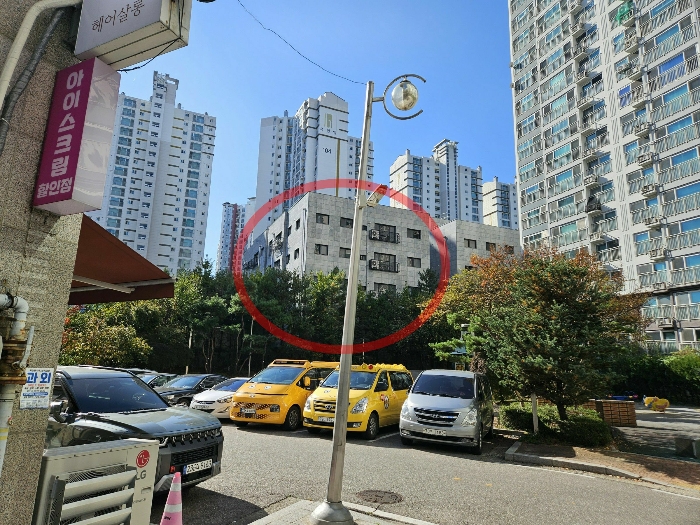 본건 주위환경 (본건 북동측 인근 아파트단지 내에서 촬영)