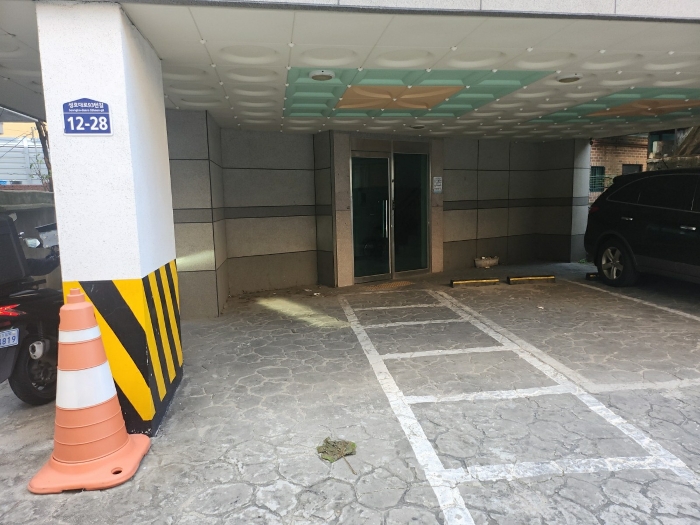 출입구-2