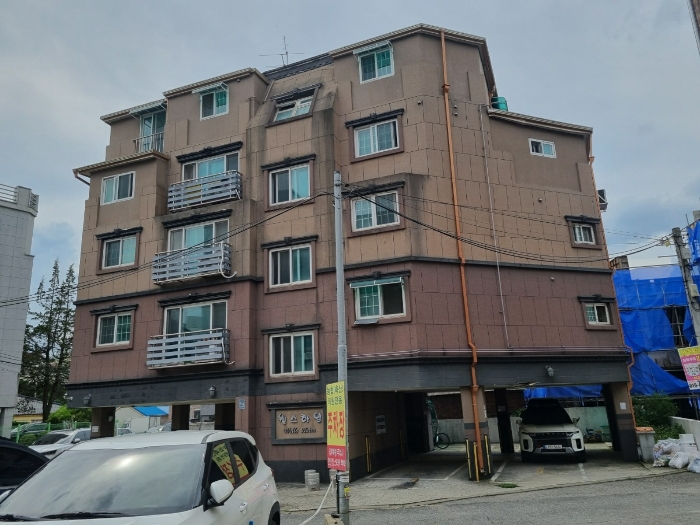 본건 남동측에서 촬영