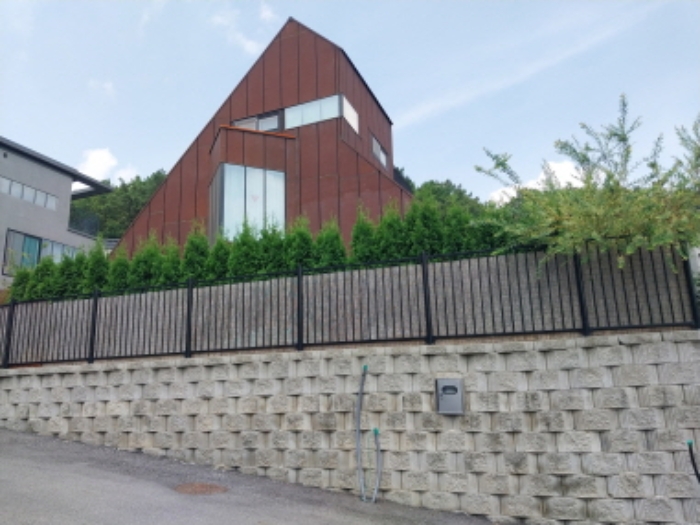 목록17 토지 위 건물 전경