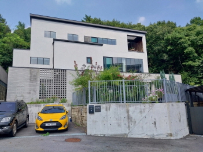 목록4 토지 위 건물 전경