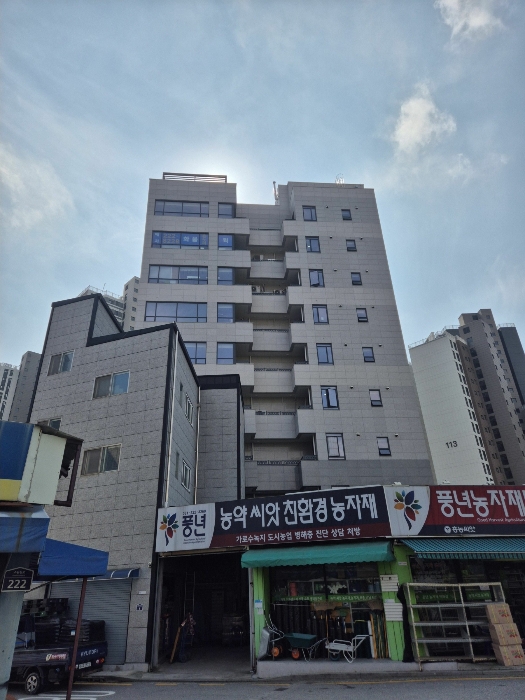 본건 소재 건물 전경 (후면부)