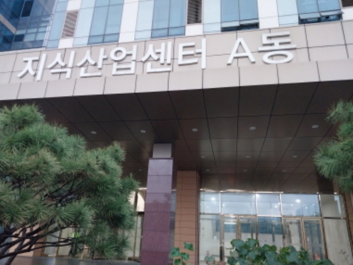 건물 출입구