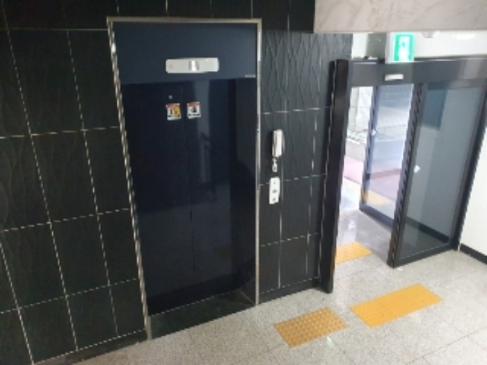 1층 로비 및 승강기